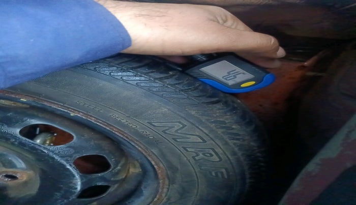 2010 Ford Figo TITANIUM 1.2 PETROL, Petrol, Manual, 1,18,208 km, tyre