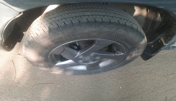 2014 Renault Duster 110 PS RXL ADVENTURE, Diesel, Manual, 1,09,601 km, tyre