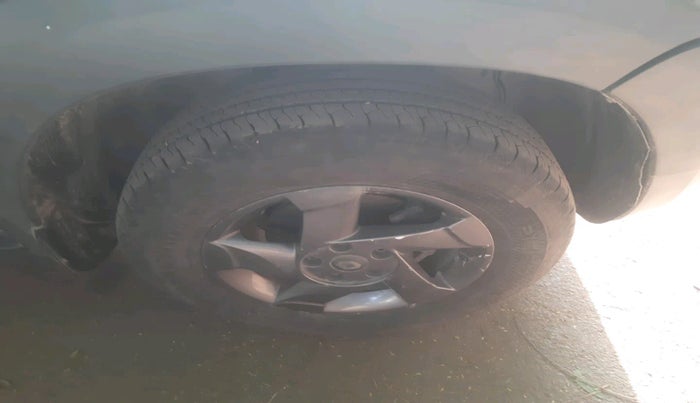 2014 Renault Duster 110 PS RXL ADVENTURE, Diesel, Manual, 1,09,601 km, tyre