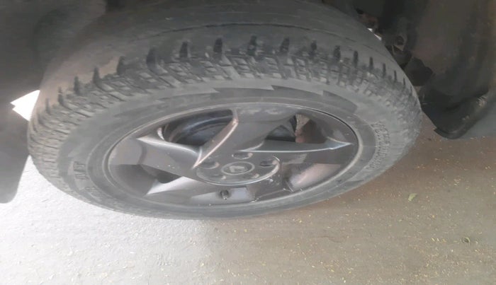 2014 Renault Duster 110 PS RXL ADVENTURE, Diesel, Manual, 1,09,601 km, tyre