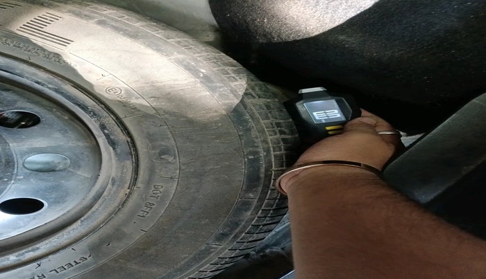 2012 Maruti Swift Dzire VDI, Diesel, Manual, 1,00,320 km, tyre