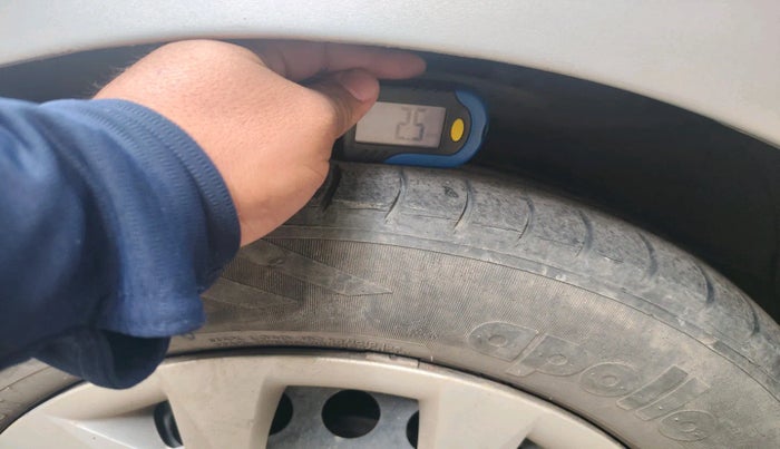 2016 Hyundai Grand i10 SPORTZ 1.2 KAPPA VTVT, Petrol, Manual, 1,40,338 km, tyre