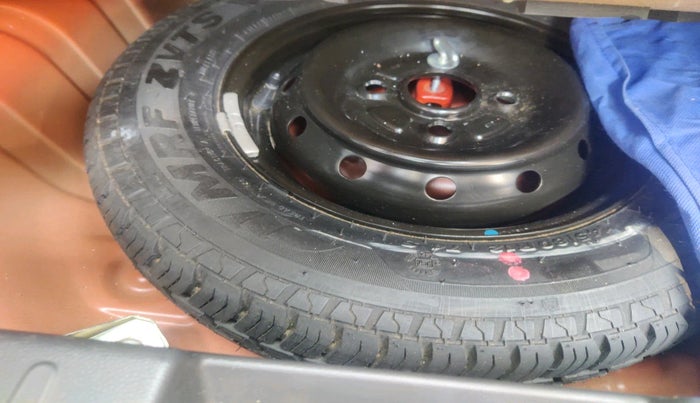 2017 Maruti Alto 800 LXI, Petrol, Manual, 15,244 km, tyre