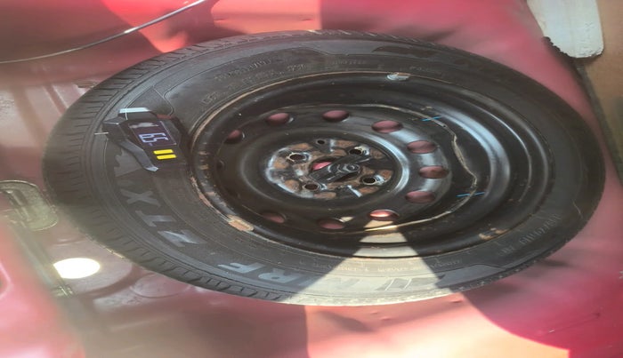 2017 Hyundai Eon MAGNA +, Petrol, Manual, 14,401 km, tyre