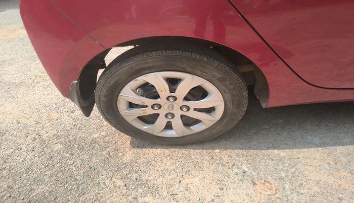 2017 Hyundai Eon MAGNA +, Petrol, Manual, 14,401 km, tyre