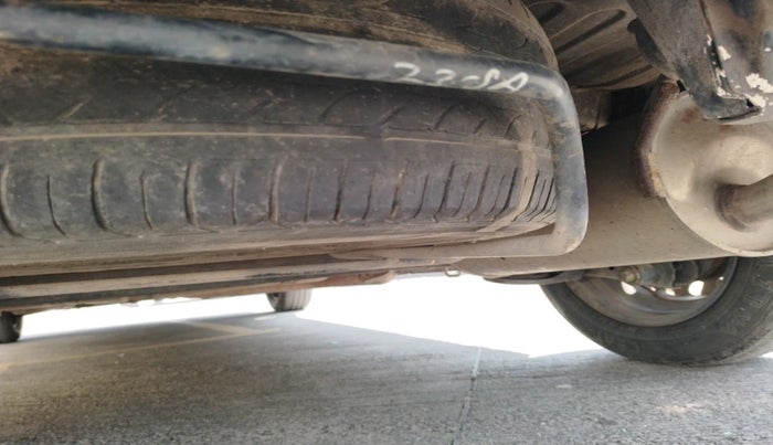 2014 Maruti Ertiga VXI CNG, Petrol, Manual, 75,405 km, tyre