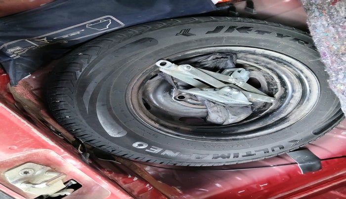 2016 Renault Kwid RXL, Petrol, Manual, 69,525 km, tyre