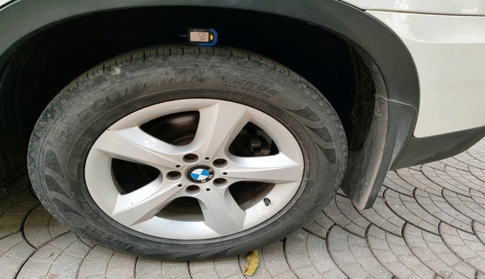 2012 BMW X5 xDrive 30d, Diesel, Automatic, 1,81,212 km, tyre