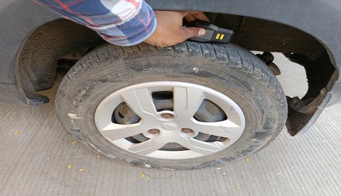 2017 Renault Kwid RXT 1.0 AMT, Petrol, Automatic, 46,534 km, tyre