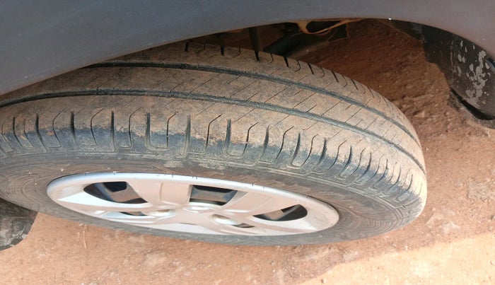 2015 Renault Kwid RXT 0.8, Petrol, Manual, 99,869 km, tyre