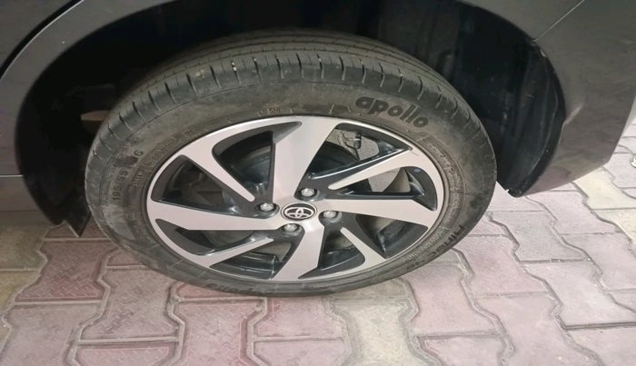 2024 Toyota Glanza V, Petrol, Manual, 25,590 km, tyre