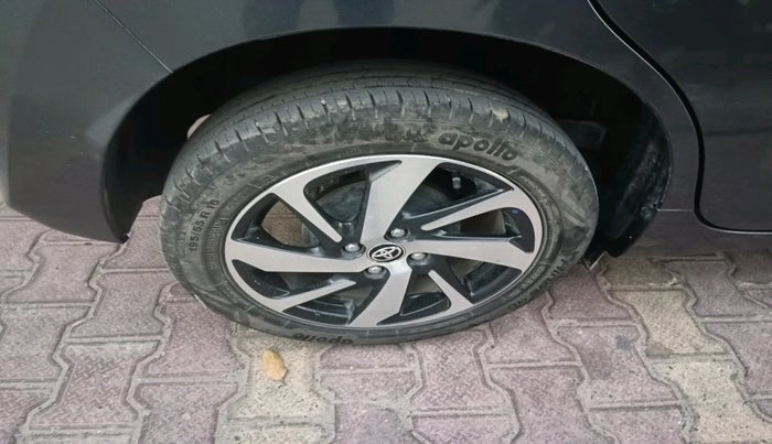 2024 Toyota Glanza V, Petrol, Manual, 25,590 km, tyre