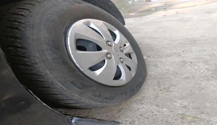 2011 Hyundai i10 SPORTZ 1.2, Petrol, Manual, 68,759 km, tyre