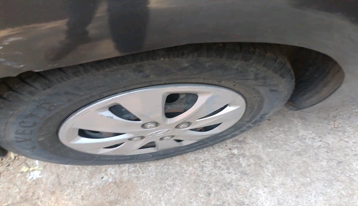 2011 Hyundai i10 SPORTZ 1.2, Petrol, Manual, 68,759 km, tyre