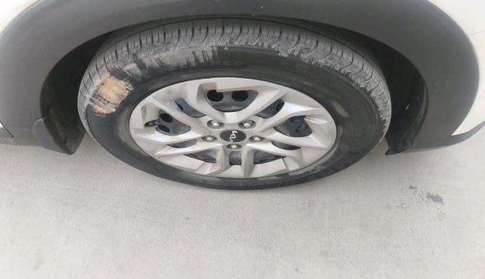 2023 KIA CARENS PRESTIGE 1.5 DIESEL IMT 7 STR, Diesel, Manual, 18,618 km, tyre