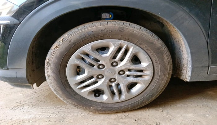 2024 KIA CARENS PREMIUM 1.4 PETROL 7 STR, Petrol, Manual, 6,969 km, tyre