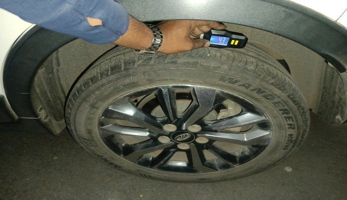 2021 Mahindra XUV300 W8 (O) 1.2 PETROL AMT, Petrol, Automatic, 14,016 km, tyre