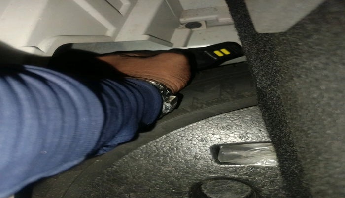 2021 Mahindra XUV300 W8 (O) 1.2 PETROL AMT, Petrol, Automatic, 14,016 km, tyre