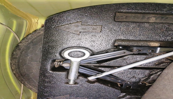 2011 Chevrolet Beat LS PETROL, Petrol, Manual, 48,183 km, tyre