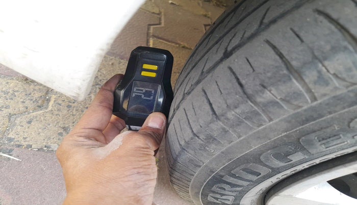 2016 Hyundai Grand i10 MAGNA 1.2 KAPPA VTVT, Petrol, Manual, 1,26,847 km, tyre