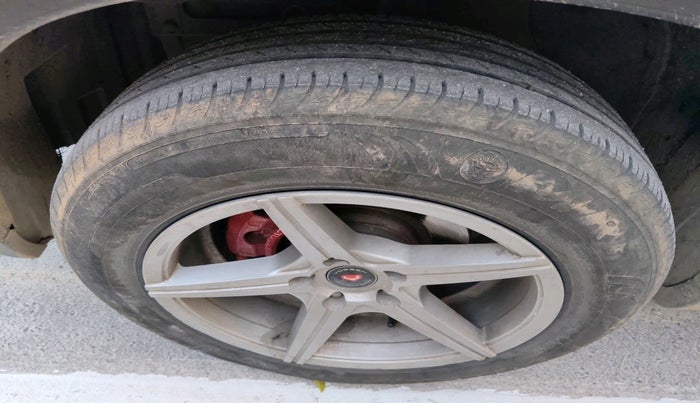 2021 Maruti Vitara Brezza LXI, Petrol, Manual, 80,390 km, tyre