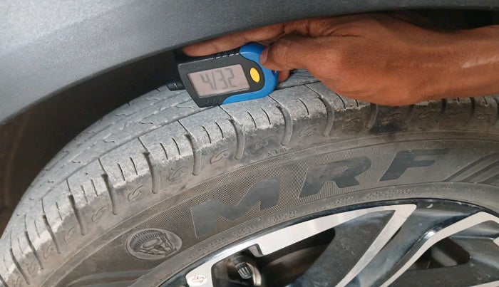 2024 KIA CARENS PRESTIGE PLUS 1.5 PETROL IMT 7 STR, Petrol, Manual, 20,696 km, tyre