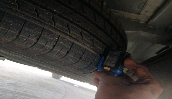 2024 KIA CARENS PRESTIGE PLUS 1.5 PETROL IMT 7 STR, Petrol, Manual, 20,696 km, tyre