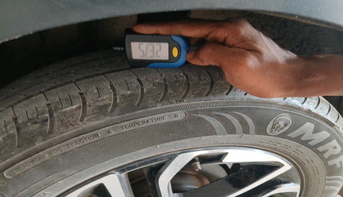 2024 KIA CARENS PRESTIGE PLUS 1.5 PETROL IMT 7 STR, Petrol, Manual, 20,696 km, tyre