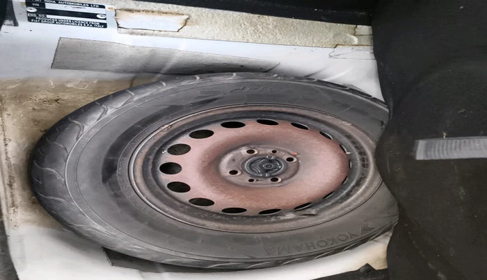 2010 Fiat Grand Punto ACTIVE 1.3, Diesel, Manual, 1,57,838 km, tyre