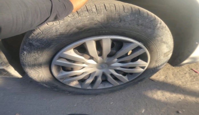 2015 Maruti Swift Dzire VXI, Petrol, Manual, 1,03,123 km, tyre