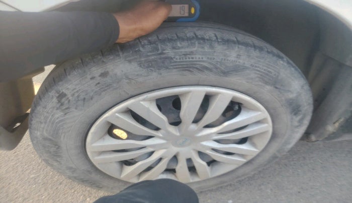 2015 Maruti Swift Dzire VXI, Petrol, Manual, 1,03,123 km, tyre