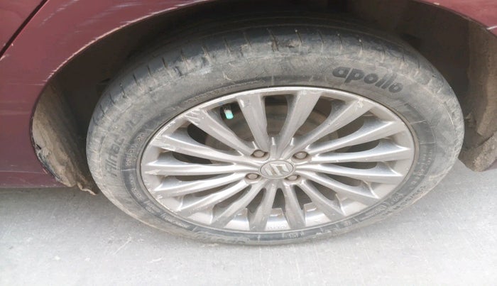 2017 Maruti Ciaz ALPHA  AT 1.4  PETROL, Petrol, Automatic, 1,34,789 km, tyre