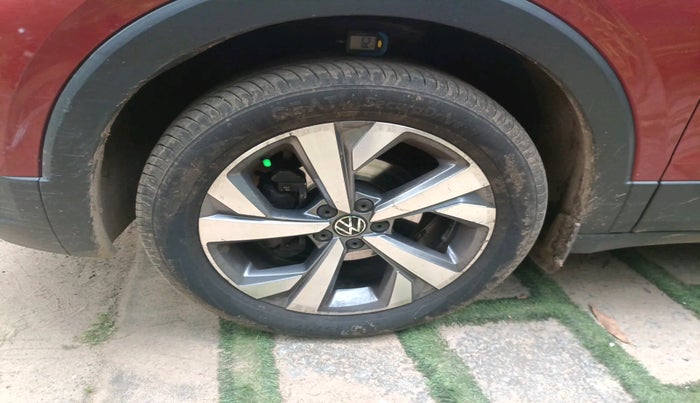 2022 Volkswagen TAIGUN TOPLINE 1.0 TSI MT, Petrol, Manual, 65,402 km, tyre