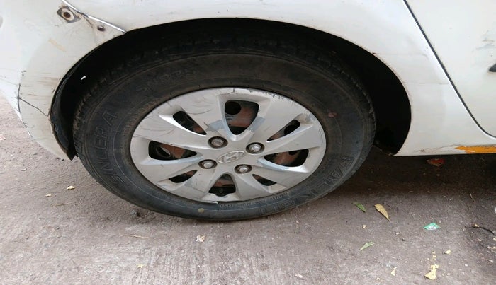 2013 Hyundai i10 MAGNA 1.1, Petrol, Manual, 1,66,831 km, tyre