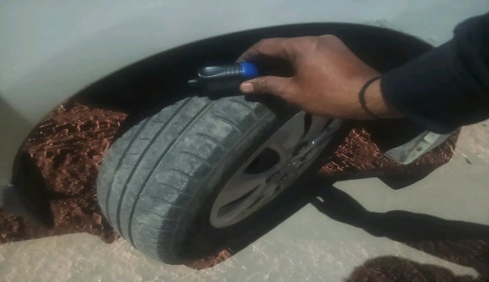 2011 Hyundai i10 SPORTZ 1.2, Petrol, Manual, 81,256 km, tyre