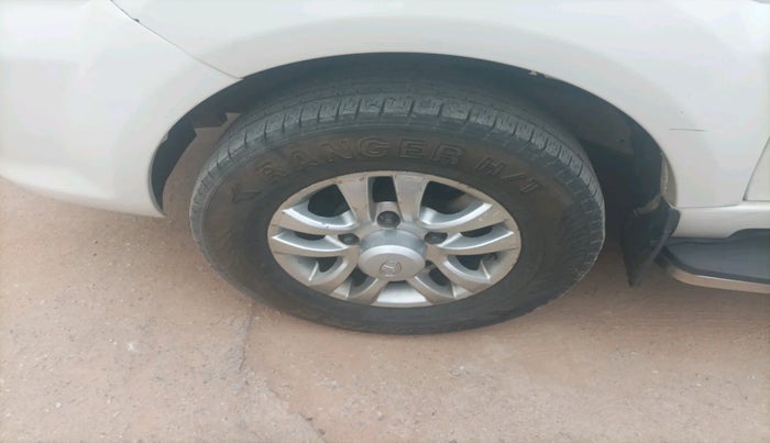 2015 Tata Safari Storme 2.2 EX 4X2, Diesel, Manual, 1,49,589 km, tyre