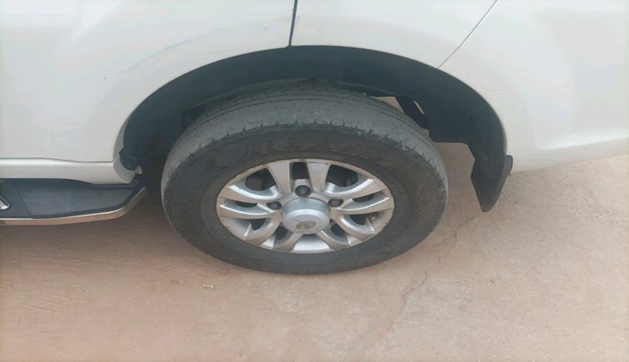 2015 Tata Safari Storme 2.2 EX 4X2, Diesel, Manual, 1,49,589 km, tyre