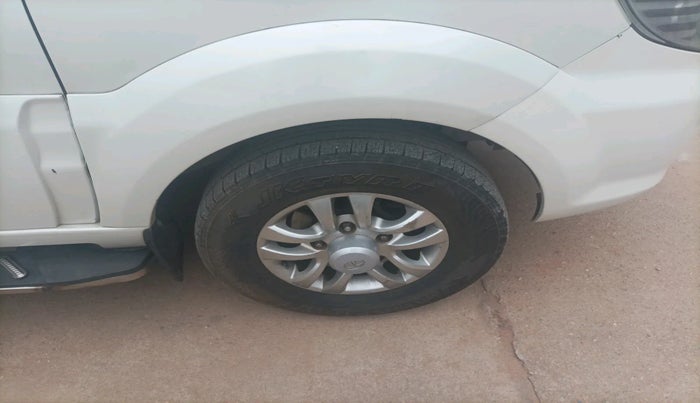 2015 Tata Safari Storme 2.2 EX 4X2, Diesel, Manual, 1,49,589 km, tyre