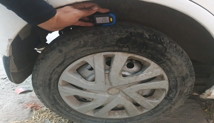 2015 Maruti Wagon R 1.0 LXI, Petrol, Manual, 32,432 km, tyre