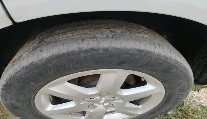 2012 Audi Q7 3.0 TDI QUATTRO, Diesel, Automatic, 1,61,397 km, tyre