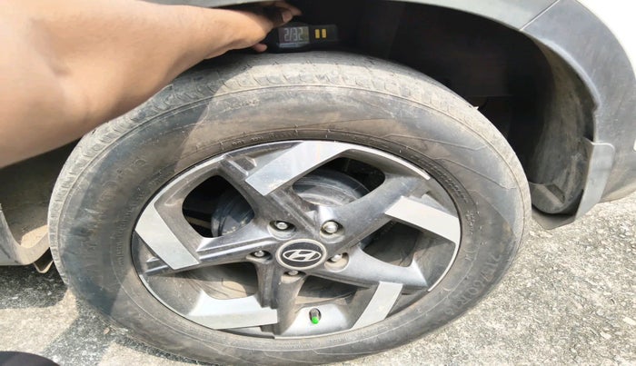 2021 Hyundai VENUE SX 1.0 TURBO IMT, Petrol, Manual, 44,357 km, tyre