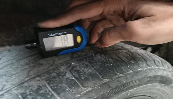 2013 Maruti Wagon R 1.0 LXI CNG, Petrol, Manual, 1,78,220 km, tyre