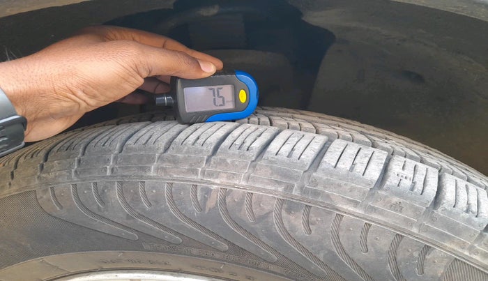 2015 Mahindra XUV500 W10, Diesel, Manual, 83,621 km, tyre