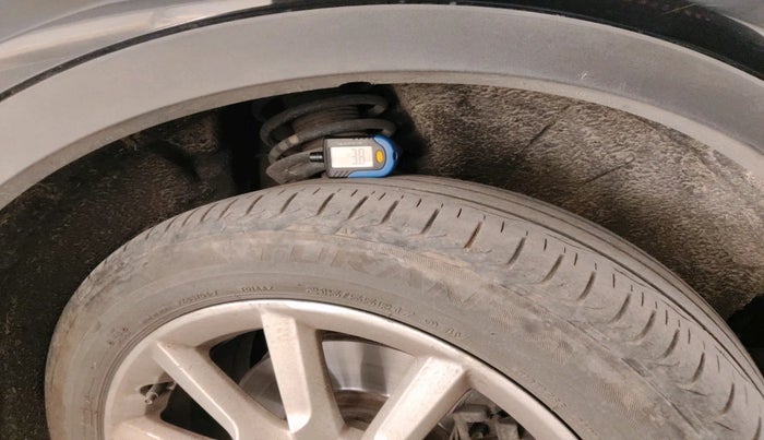 2013 Audi Q3 2.0 TDI QUATTRO, Diesel, Automatic, 1,65,055 km, tyre