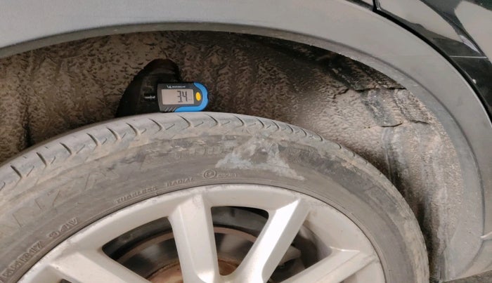 2013 Audi Q3 2.0 TDI QUATTRO, Diesel, Automatic, 1,65,055 km, tyre