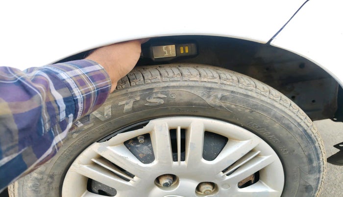 2013 Hyundai Santro Xing GLS, Petrol, Manual, 2,00,334 km, tyre