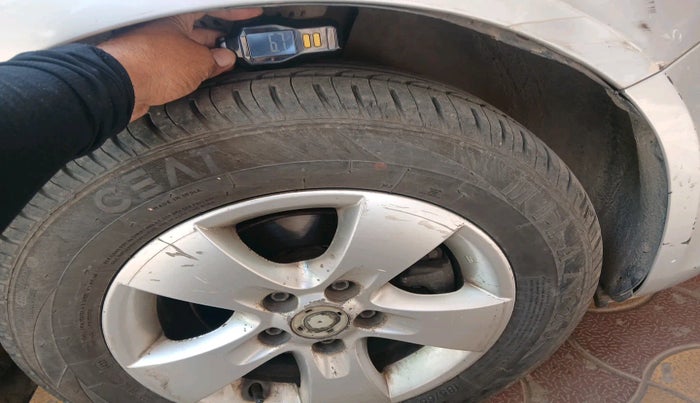 2011 Skoda Fabia ELEGANCE 1.6 MPI, Petrol, Manual, 79,605 km, tyre