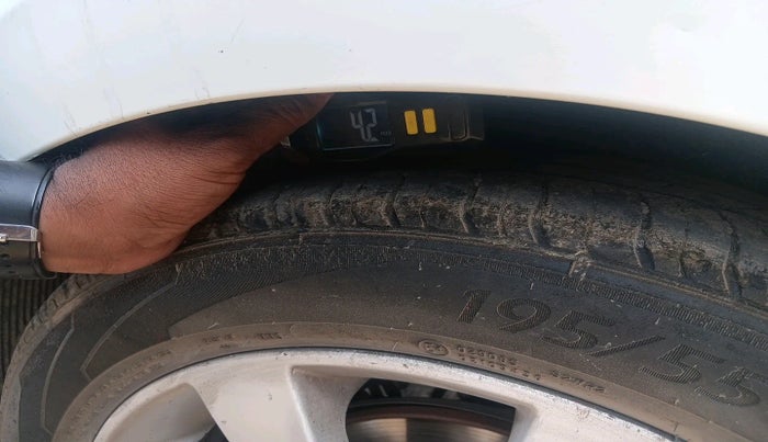 2012 Hyundai Verna FLUIDIC 1.6 CRDI SX, Diesel, Manual, 1,36,100 km, tyre