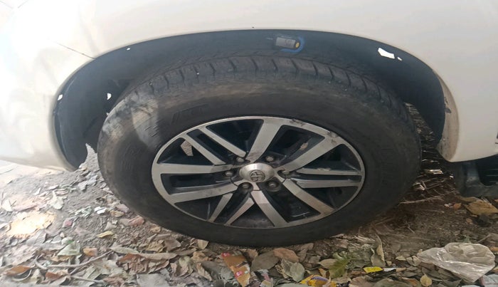 2013 Toyota Fortuner 3.0 4X2 MT, Diesel, Manual, 1,24,600 km, tyre