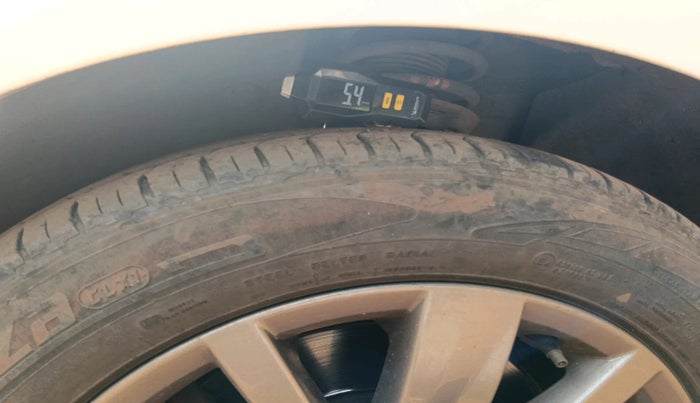 2012 Volkswagen Passat TRENDLINE MT, Diesel, Manual, 93,092 km, tyre